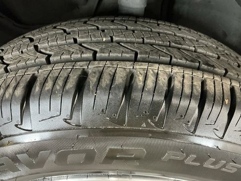 Used 2020 Nissan Pathfinder SV image 32