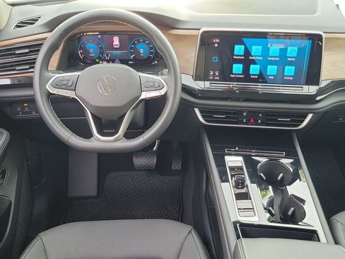 Certified 2026 Volkswagen Atlas SE FWD image 20