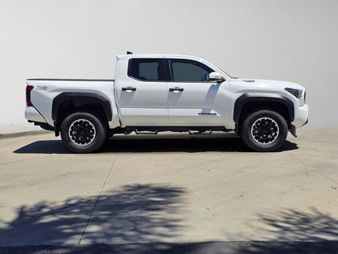 Certified 2026 Toyota Tacoma TRD Off-Road AWD/4WD image 2