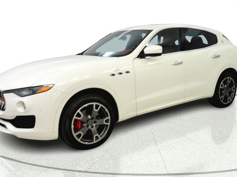 Used 2023 Maserati Levante GT AWD/4WD image 3