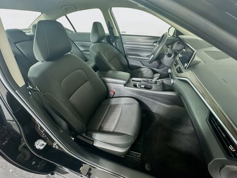 Used 2025 Nissan Altima 2.5 SV FWD image 28
