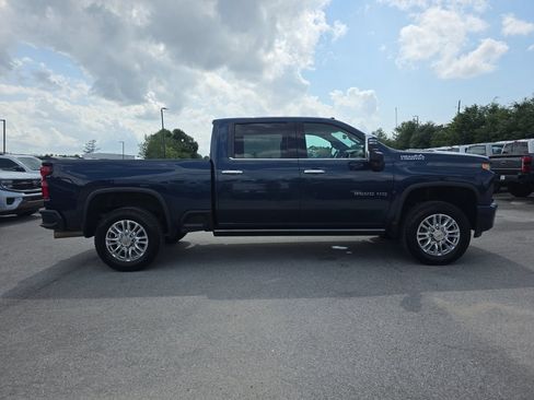 Used 2023 Chevrolet Silverado 2500 High Country w/ Z71 Off-Road Package AWD/4WD image 8