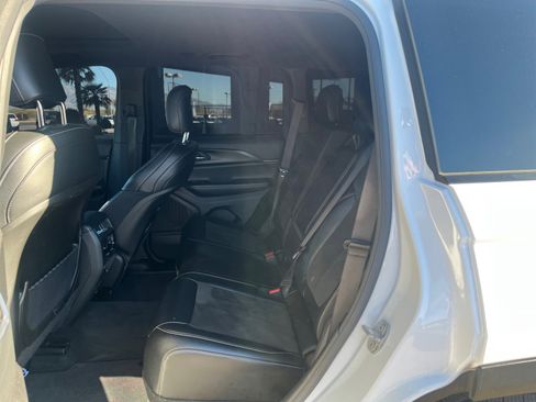 Used 2025 Jeep Grand Cherokee Altitude image 17