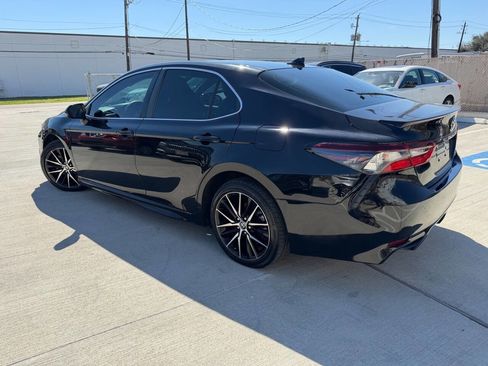 Used 2021 Toyota Camry SE w/ Carpet Mat Package (TMS) image 4