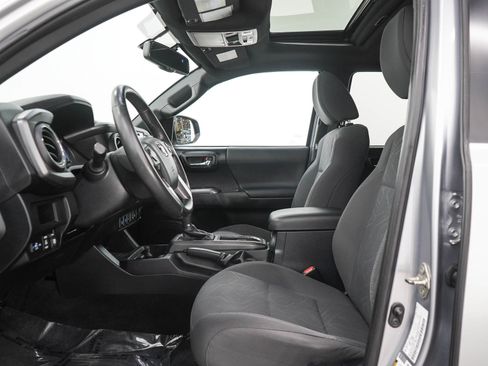 Used 2017 Toyota Tacoma TRD Sport w/ Premium & Technology Package AWD/4WD image 23