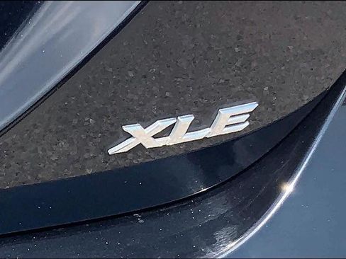 Used 2018 Toyota Camry XLE FWD image 10