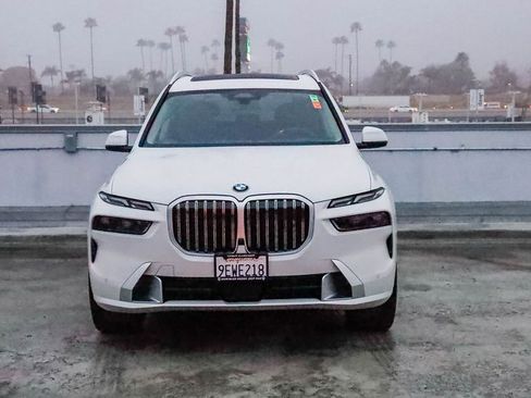 Used 2023 BMW X7 xDrive40i AWD/4WD image 3