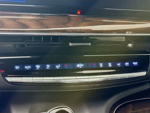 Used 2023 Cadillac Escalade Sport Platinum w/ LPO, ONYX Package image 19