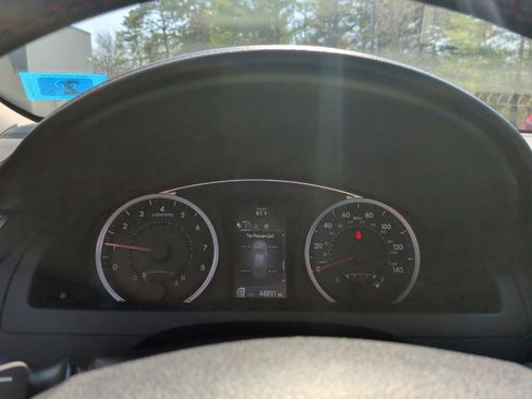 Used 2017 Toyota Camry SE w/ Moonroof Package FWD image 18