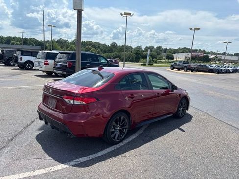 Used 2024 Toyota Corolla SE FWD image 3