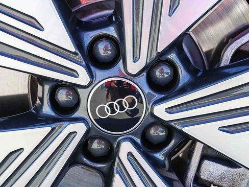 Used 2024 Audi Q4 e-tron Premium Plus image 15