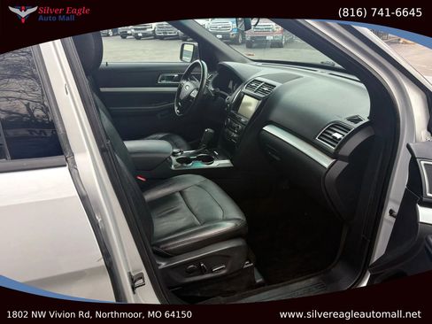 Used 2016 Ford Explorer XLT w/ Equipment Group 202A image 10