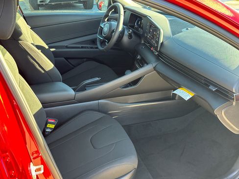 Certified 2025 Hyundai Elantra Sport image 13