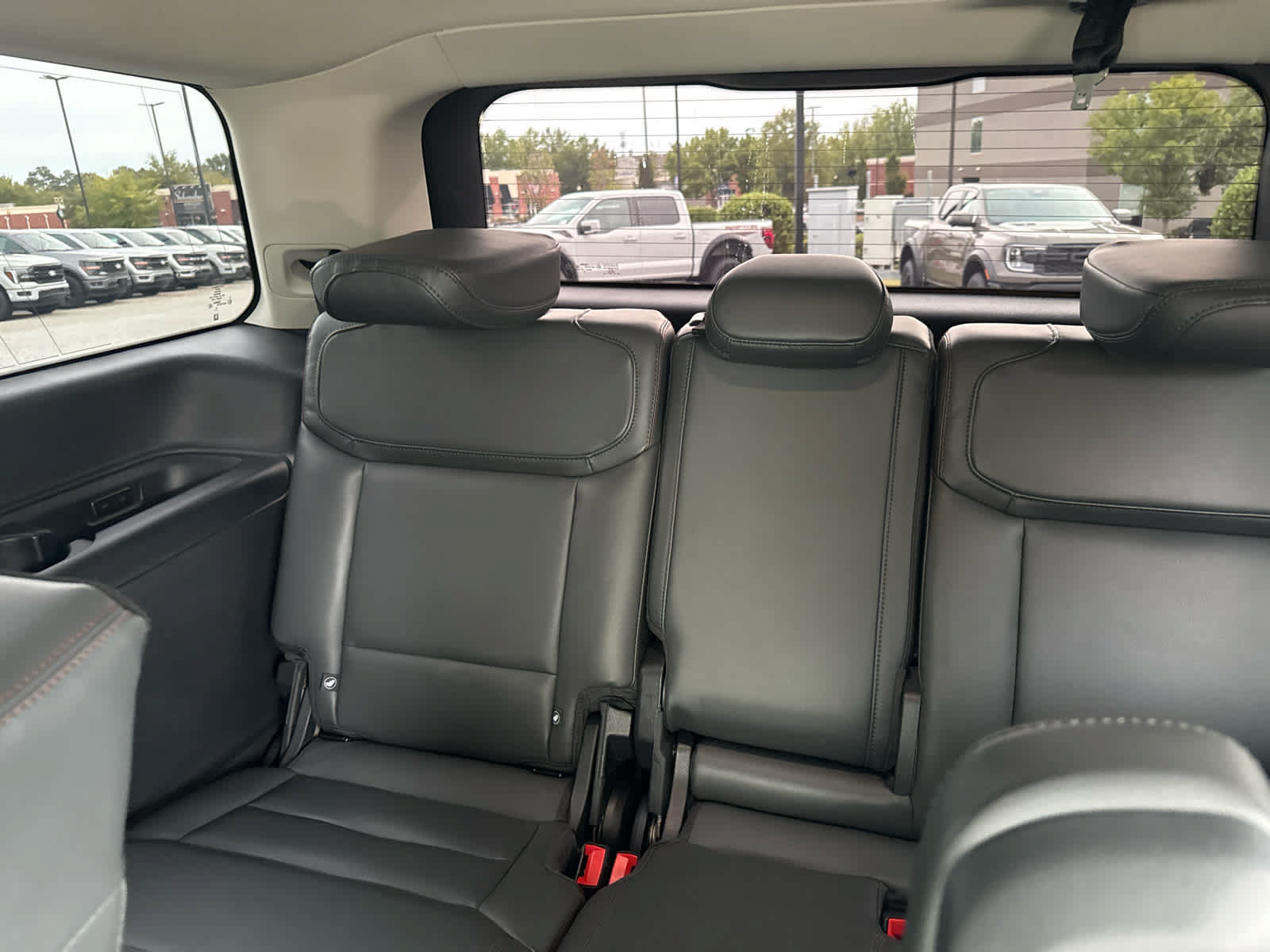 Used 2025 Ford Expedition Active RWD image 8