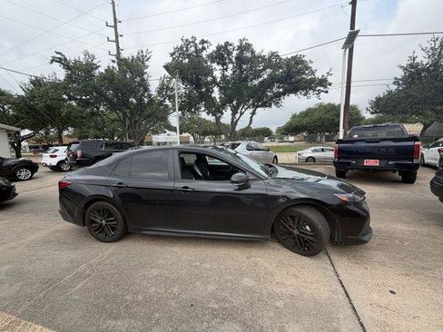 Certified 2025 Toyota Camry SE w/ Convenience Package FWD image 3