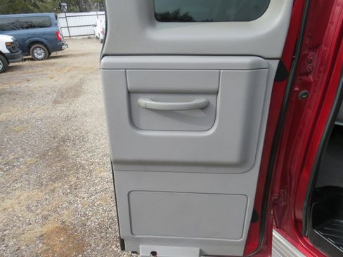 Used 1999 Ford E-150 and Econoline 150 Wagon RWD image 20
