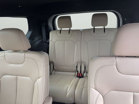 Used 2024 Jeep Grand Cherokee L Limited w/ Black Appearance Package image 10