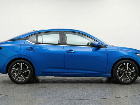 Used 2025 Nissan Sentra SV FWD image 11