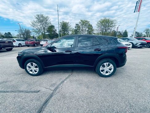 Used 2024 Chevrolet Trax LS FWD image 2