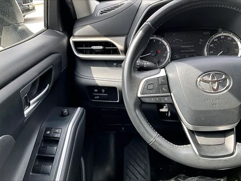 Used 2023 Toyota Highlander XLE FWD image 24