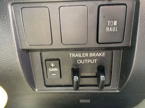 Used 2020 Toyota Tundra SR5 w/ SR5 Upgrade Package image 10