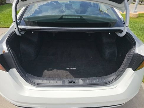Used 2025 Nissan Altima 2.5 SV FWD image 23