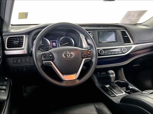 Used 2019 Toyota Highlander Limited FWD image 4