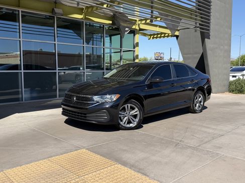 Used 2024 Volkswagen Jetta SE w/ Panoramic Sunroof Package image 1