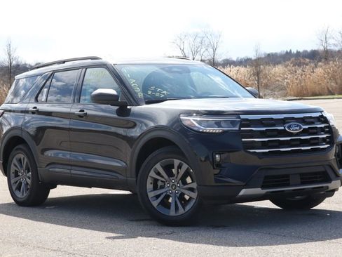 New 2026 Ford Explorer Active w/ Active Comfort Package image 2