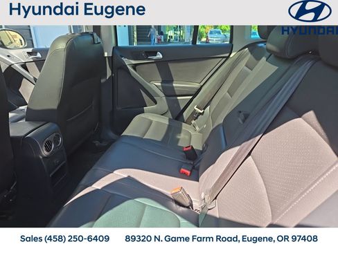 Used 2016 Volkswagen Tiguan SE AWD/4WD image 10