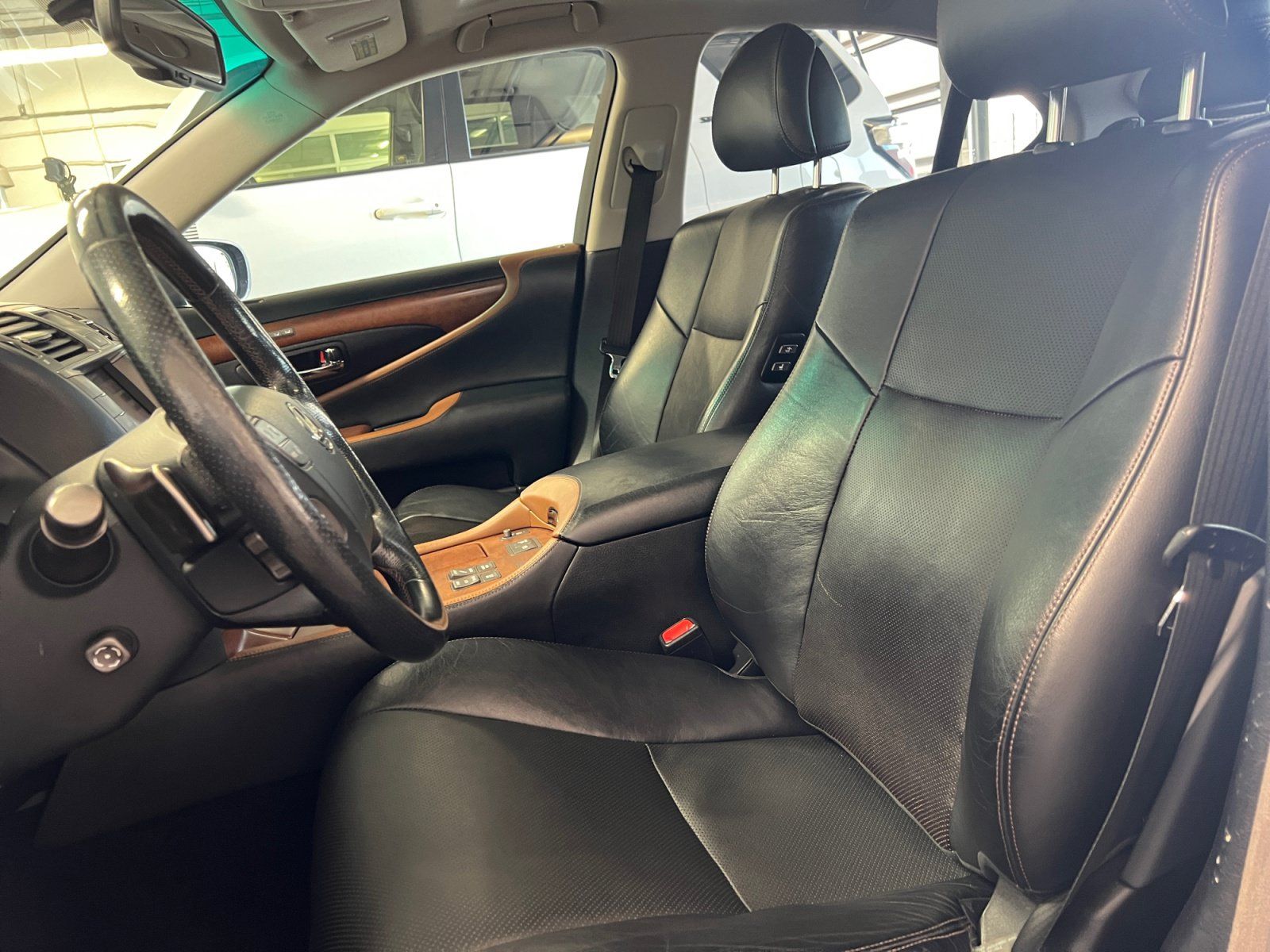 Used 2011 Lexus LS 460 w/ Sport Pkg RWD image 23