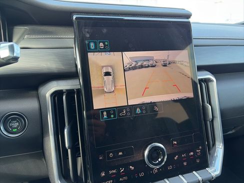 Used 2025 GMC Acadia Elevation image 28