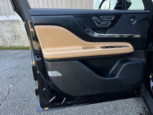 Used 2020 Lincoln Corsair Reserve image 10