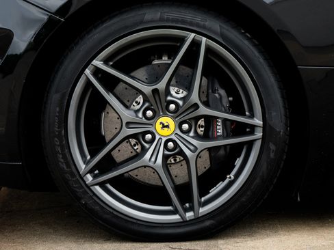 Used 2018 Ferrari California T RWD image 42