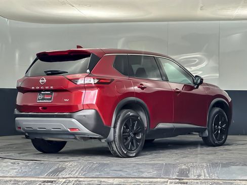 Used 2021 Nissan Rogue SV FWD image 3