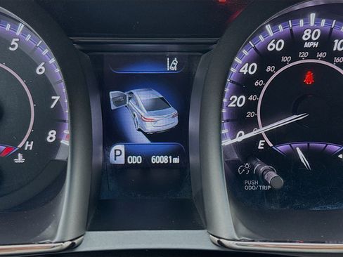 Used 2018 Toyota Avalon Limited image 8