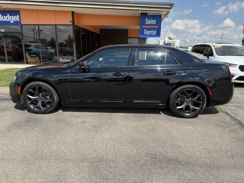 Used 2023 Chrysler 300 S w/ Comfort Group RWD image 2
