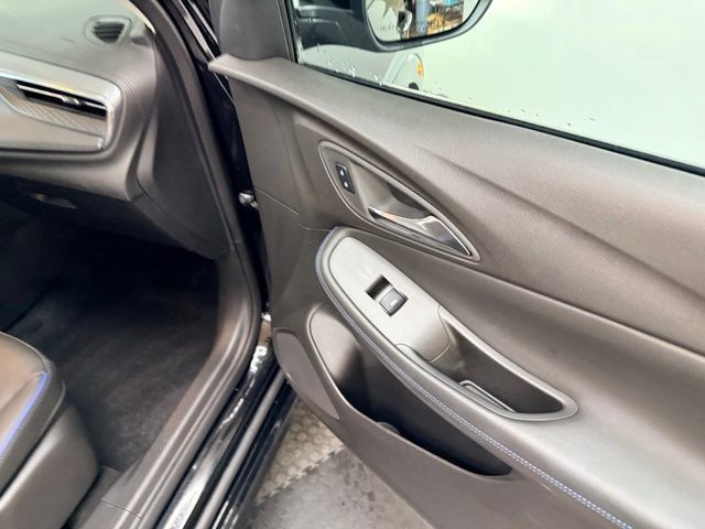 Used 2025 Buick Encore GX Sport Touring AWD/4WD image 39