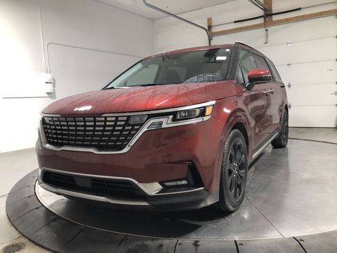 Used 2024 Kia Carnival SX Prestige image 3