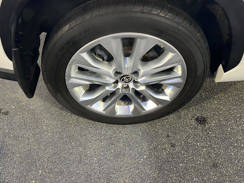 Used 2024 Toyota Highlander Limited image 43