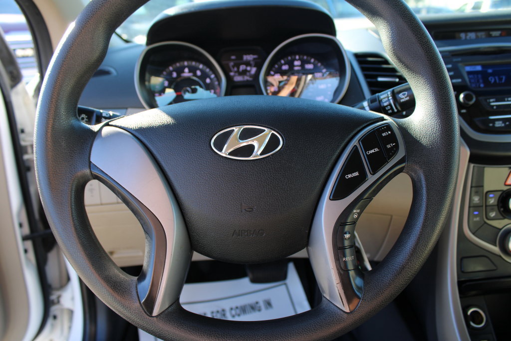 Used 2015 Hyundai Elantra SE FWD image 23