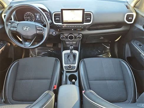 Used 2022 Hyundai Venue Limited image 15
