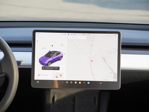 Used 2022 Tesla Model Y Long Range image 21