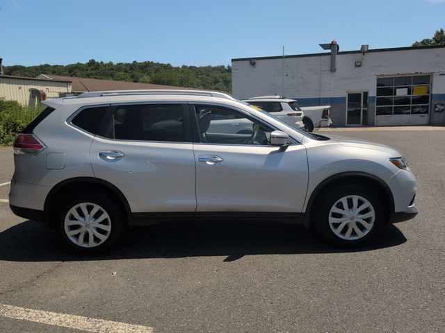 Used 2016 Nissan Rogue S w/ Appearance Package AWD/4WD image 4