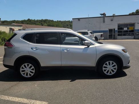 Used 2016 Nissan Rogue S w/ Appearance Package AWD/4WD image 4