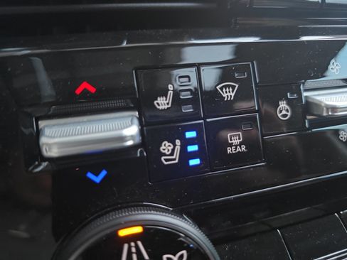 Used 2025 Nissan Armada Platinum w/ Convenience Package RWD image 23