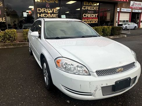 Used 2016 Chevrolet Impala LT w/ LT Sunroof Package image 3