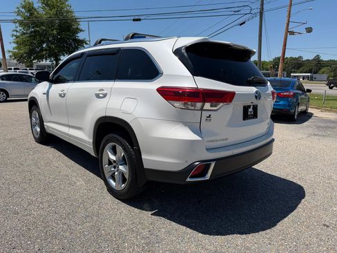 Used 2017 Toyota Highlander Limited AWD/4WD image 18