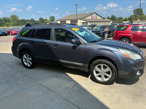 Used 2014 Subaru Outback 2.5i Limited w/ Moonroof Package AWD/4WD image 4