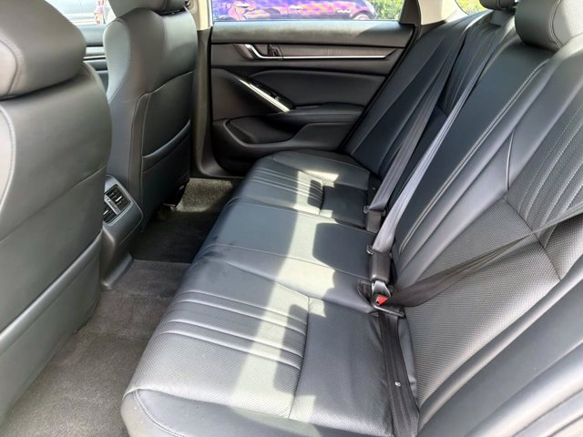 Used 2018 Honda Accord Touring image 12